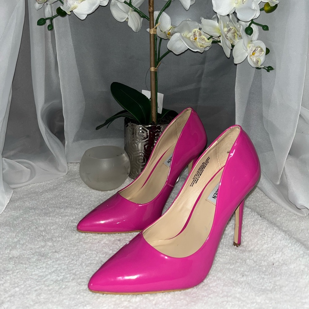Pretty in pink 💕 Steve Madden Pink Pumps 💕 - Picture 2 of 8